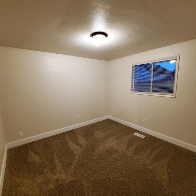 Building Photo - 30th Place Duplex