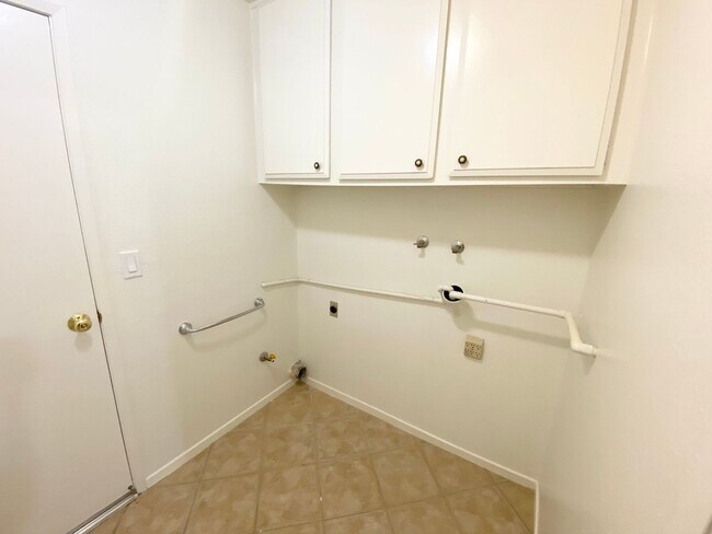 Building Photo - 6009 E La Paz Cir