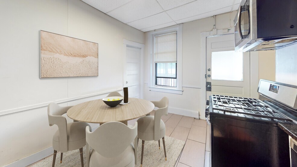 Building Photo - 884 Huntington Ave