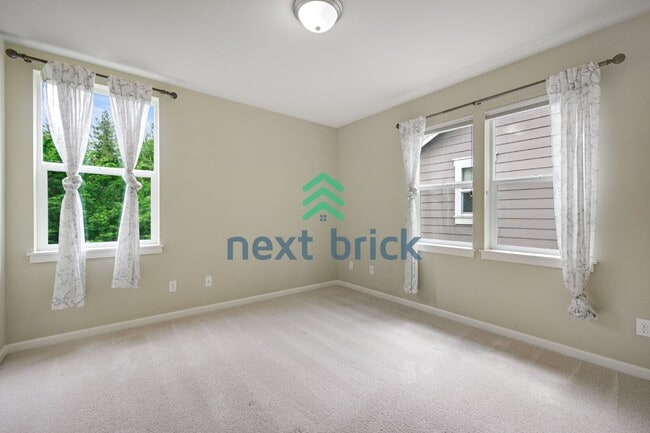 Building Photo - "Charming 4-Bedroom Retreat in Redmond: Spacious 2,540 Sq Ft Home with 2.5 Baths!"