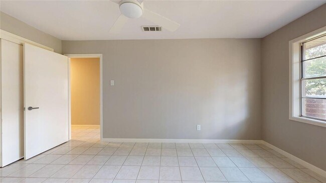 Building Photo - 5243 Indigo St