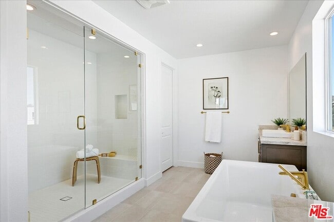 Building Photo - 22810 Seaqua Cir