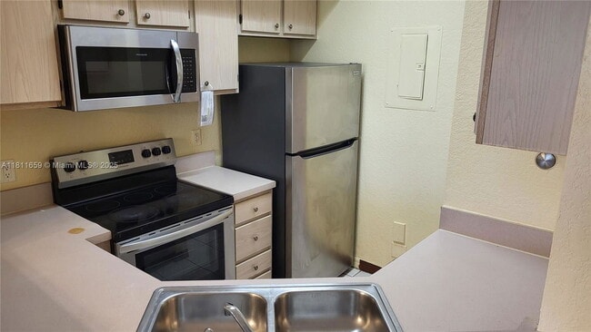 Building Photo - 715 SW 148th Ave