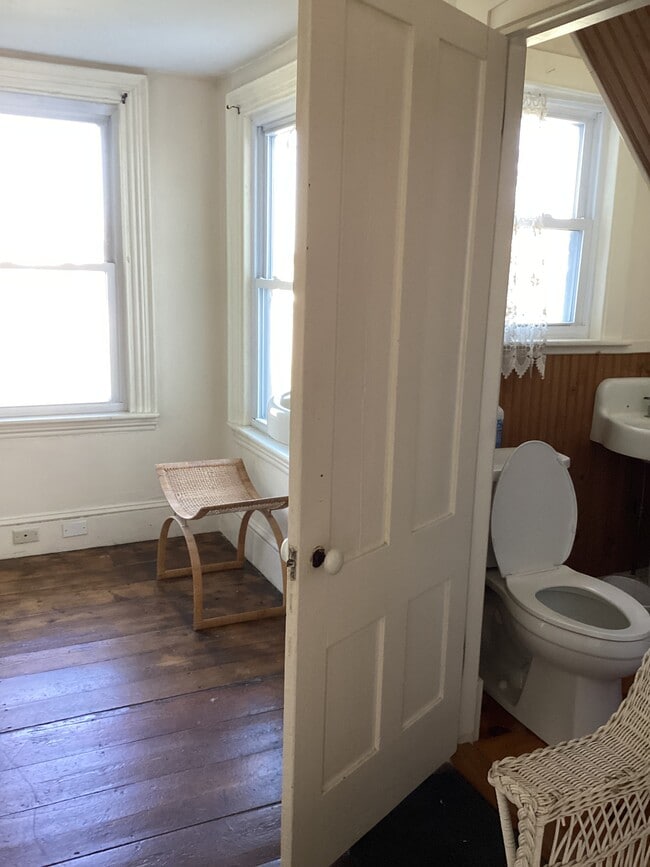 Building Photo - 48 Front St