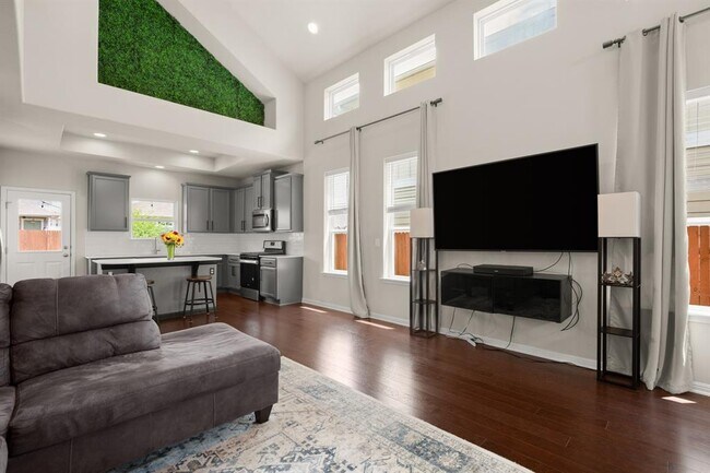 Building Photo - 6406 Owl Creek Ln