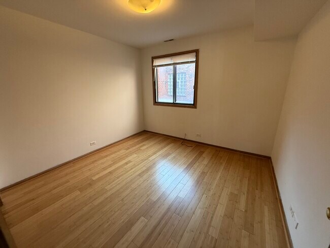 Building Photo - 7412 N Western Ave