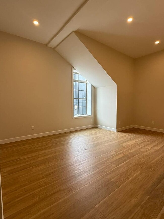 Building Photo - 19 N 7th St