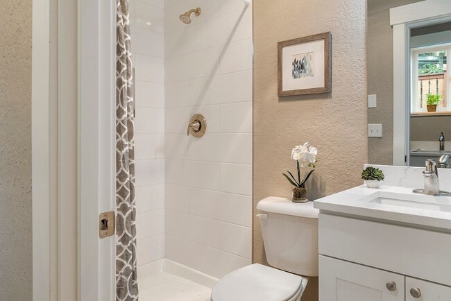 Building Photo - 9110 Redmond-Woodinville Road NE-Unit 101