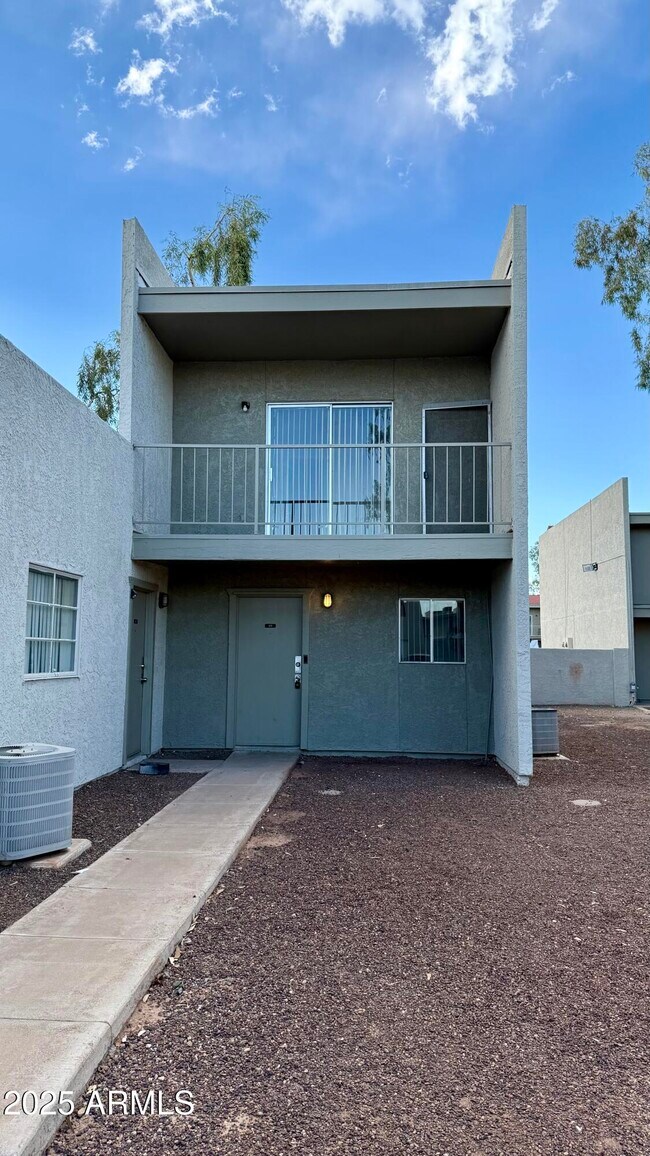 Building Photo - 2834 E Kathleen Rd
