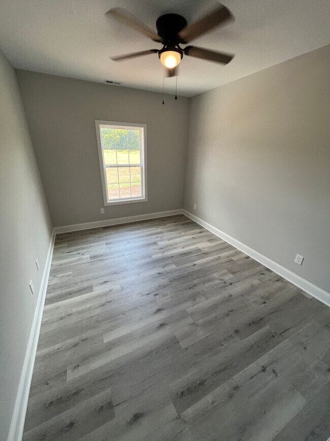 Building Photo - 1217 Shallowford St