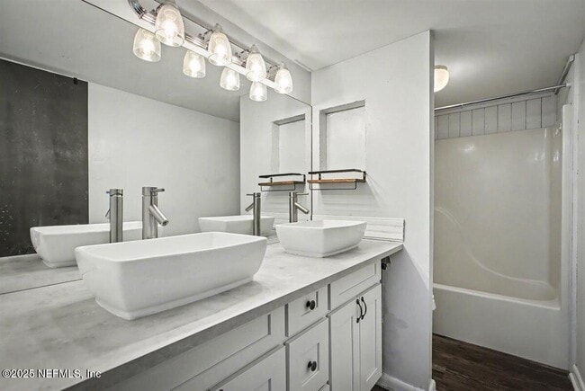 Building Photo - 1569 Arcadia Dr