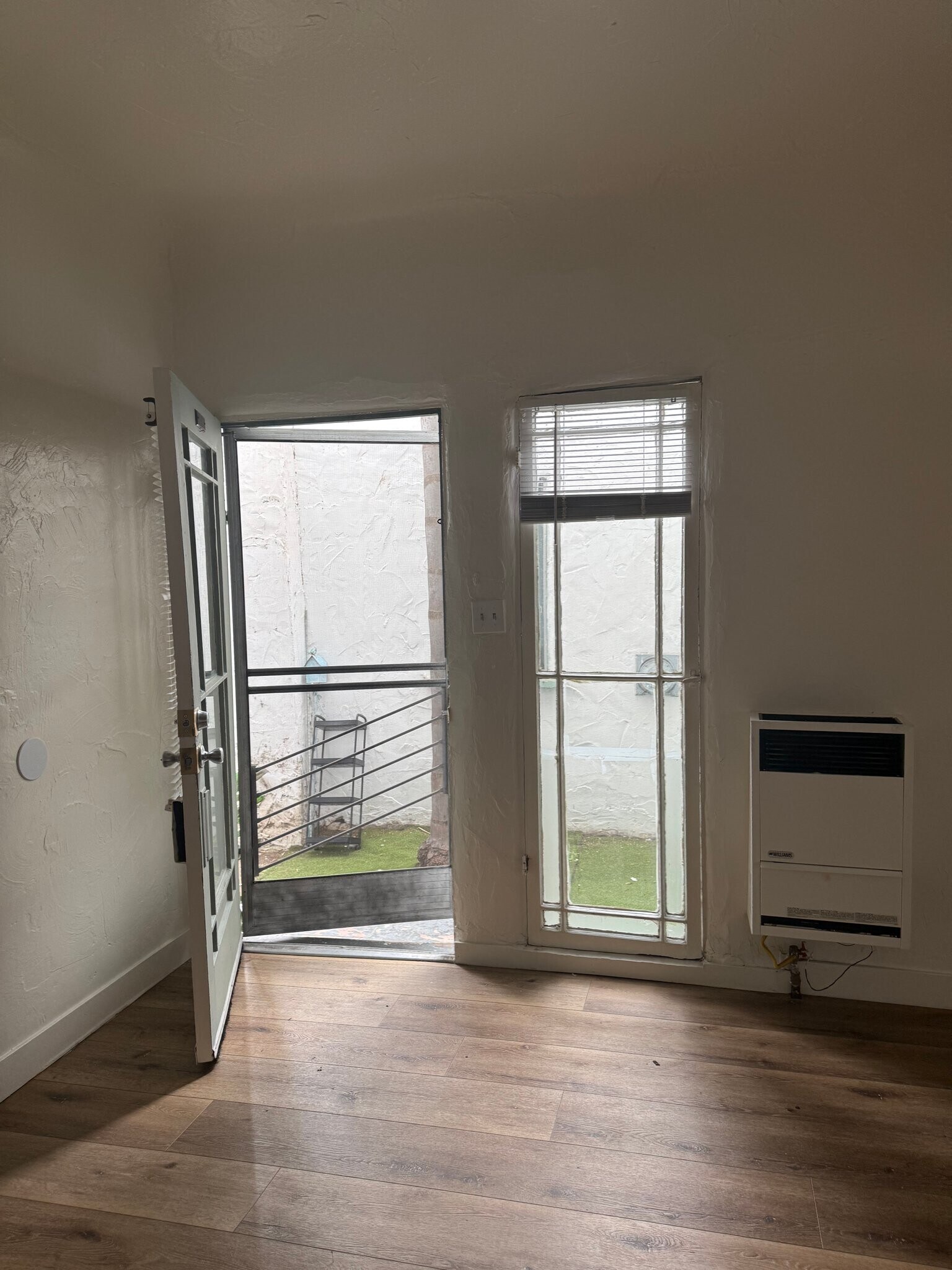 Building Photo - 808 2/5-805 N Poinsettia Pl