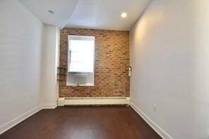 Building Photo - 228 Maple St