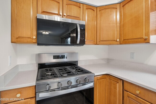 Building Photo - 2230 Bridge Ave