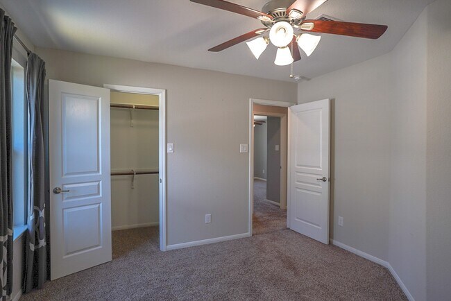 Building Photo - 7818 Lake Commons Dr