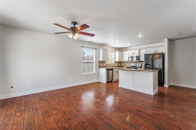 Building Photo - 2851 W Redstone Dr