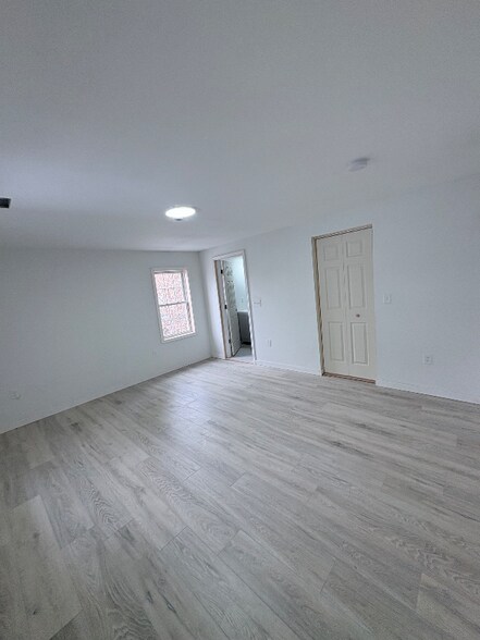 Building Photo - 2104 8th Ave