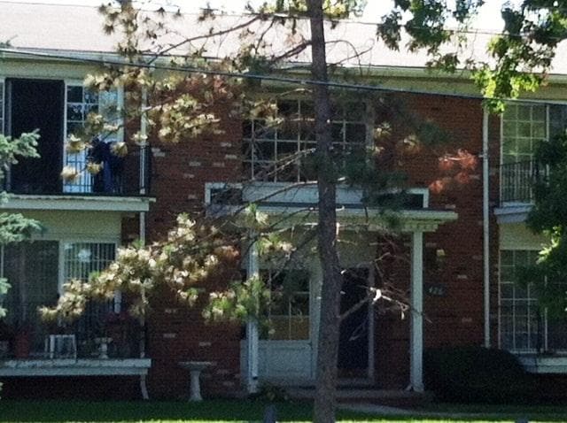 Building Photo - 426 N Fox Hills Dr