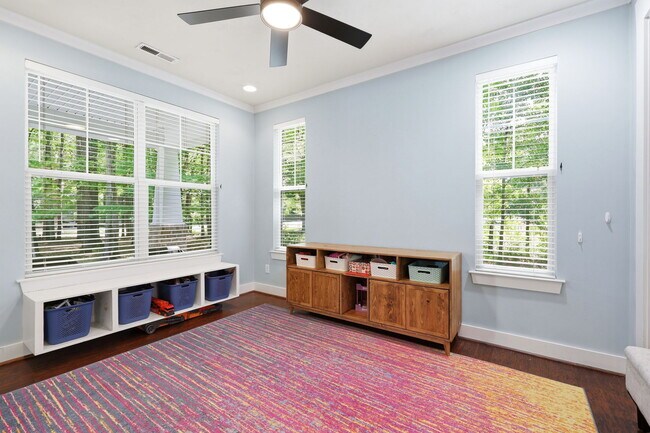 Building Photo - 1041 Scenic Blvd