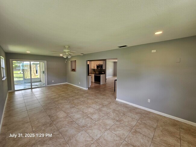 Building Photo - 329 NE Cullman Ct