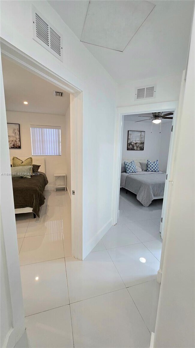 Building Photo - 9332 SW 27th St