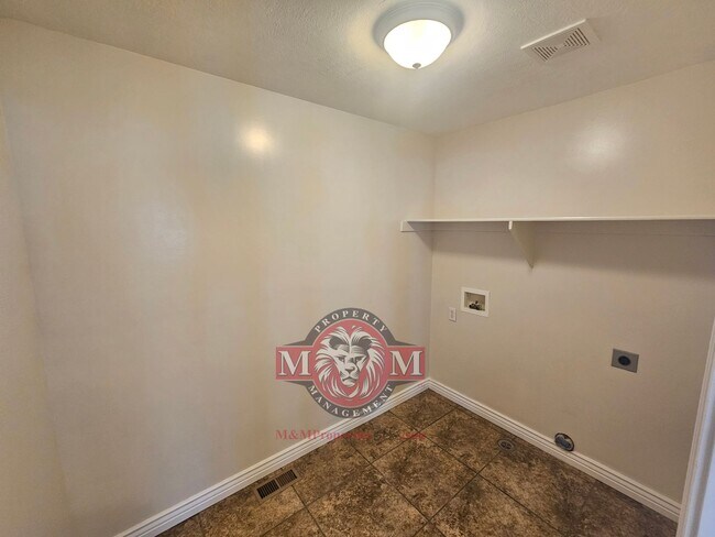 Building Photo - 3 Bed 2 Bath Home in a Herriman