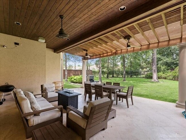 Building Photo - 7 Ivy Castle Ct