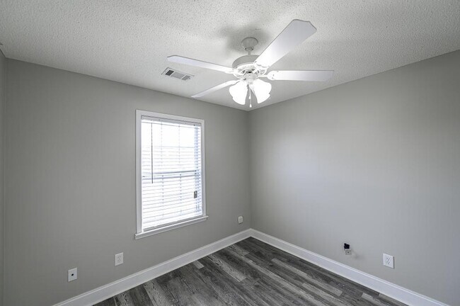 Building Photo - 307 Nile Ln