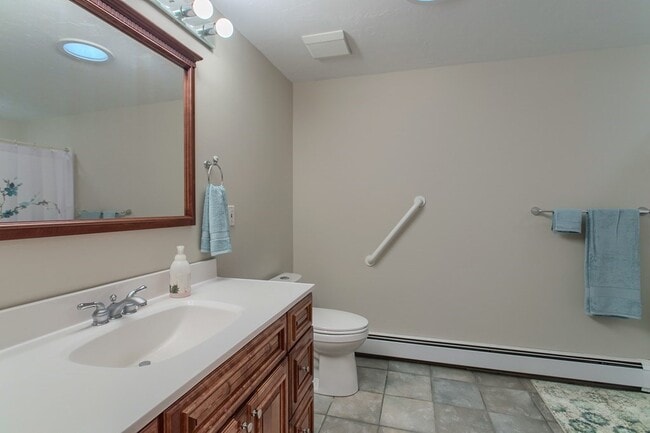 Building Photo - 291 Old Dunstable Rd