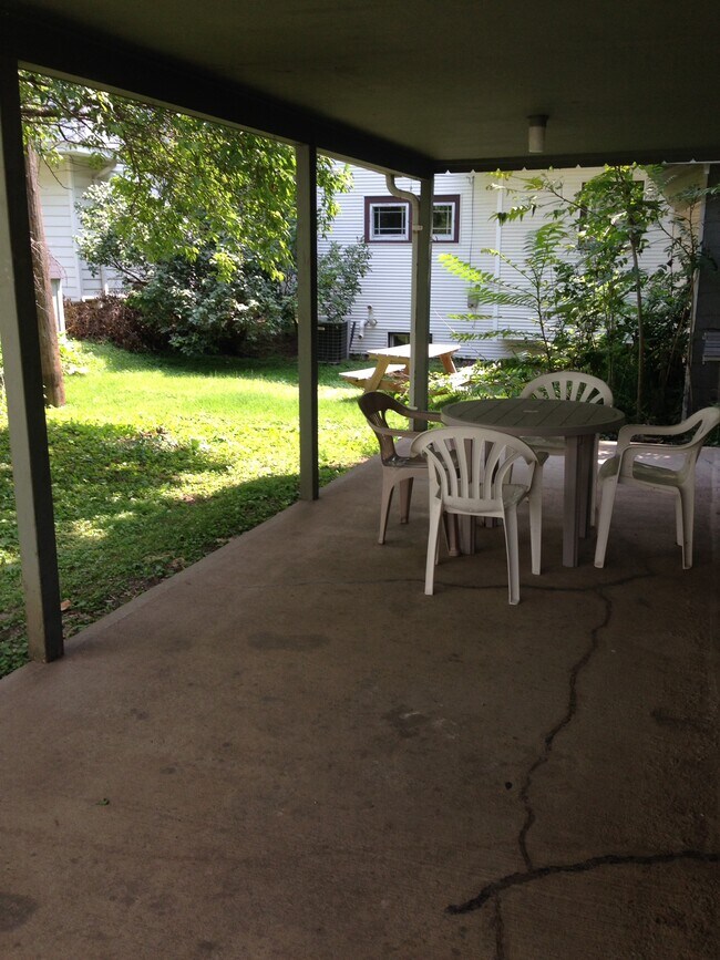 Building Photo - 523 Fairchild St