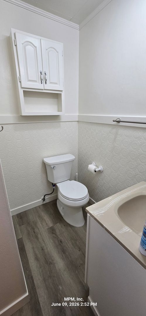 Building Photo - Large 1 bed 1 bath home on its own lot