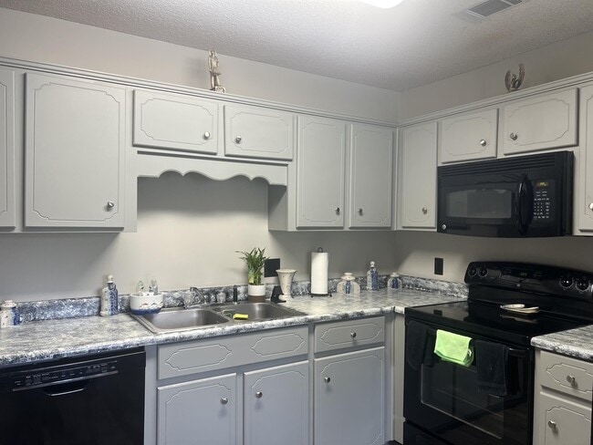 Building Photo - 863 Lyndsi Ln