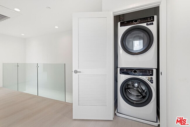 Building Photo - 11727 Kiowa Ave