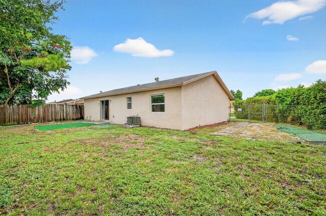 Building Photo - 6282 Wauconda Way W