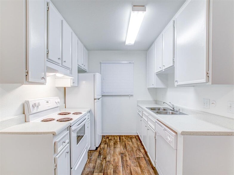 Woodlake 2240 Bear Valley Pky Escondido CA 92027 Apartment Finder