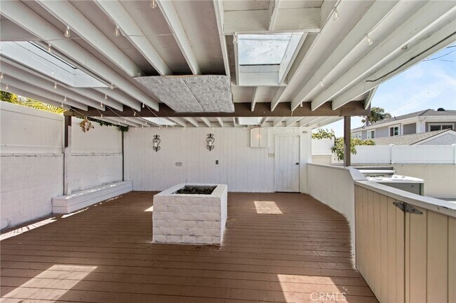 Building Photo - 1205 Manzanita Ln