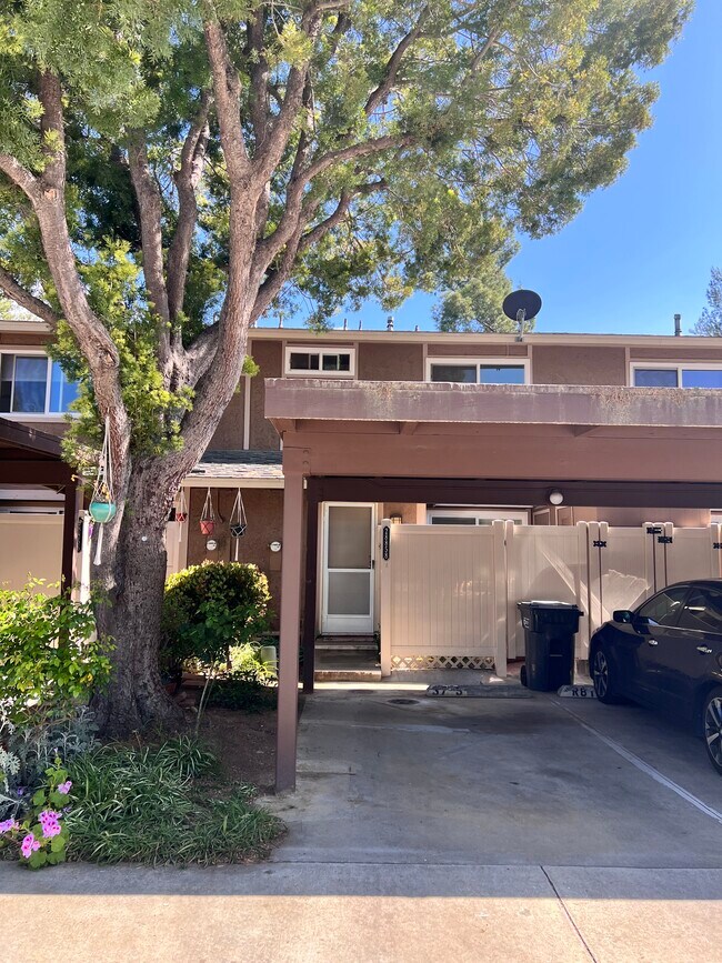 Building Photo - 28858 Conejo View Dr