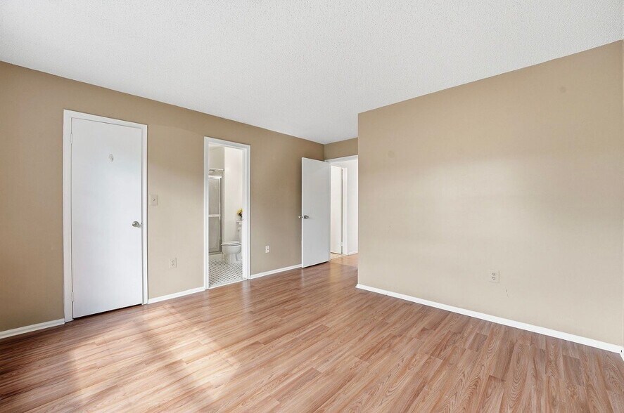 Building Photo - 2 Veros Ln