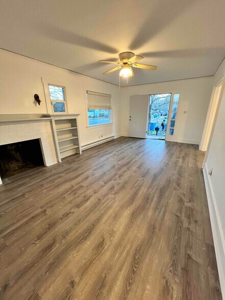 Building Photo - 400 W 17th St