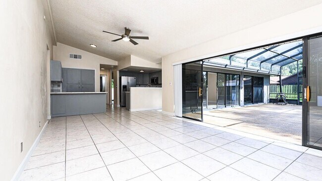 Building Photo - 4 Baywood Dr