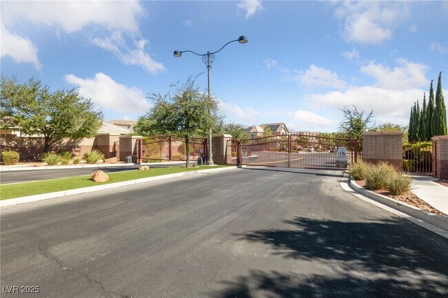 Building Photo - 10247 Blue Water Peak Ave
