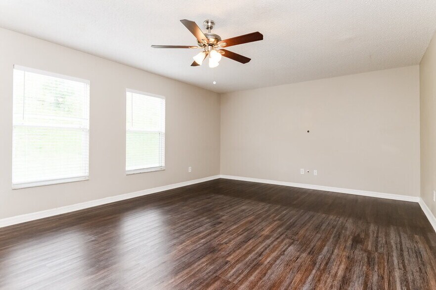 Building Photo - 2015 Country Brook Ave