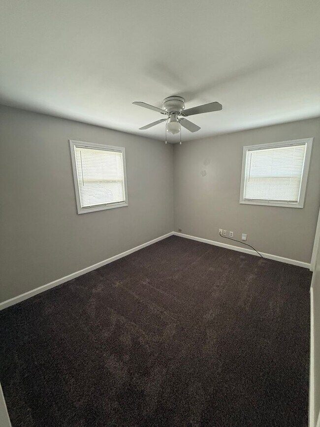 Building Photo - Austintown, Updated 3/4 Bedroom, 1 1/2 Bat...