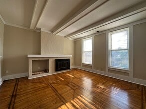 Building Photo - 1 & 2 Bedrooms-Brady St - Heat & Electricity Included