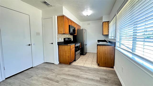 Building Photo - 1301 Quail Dr