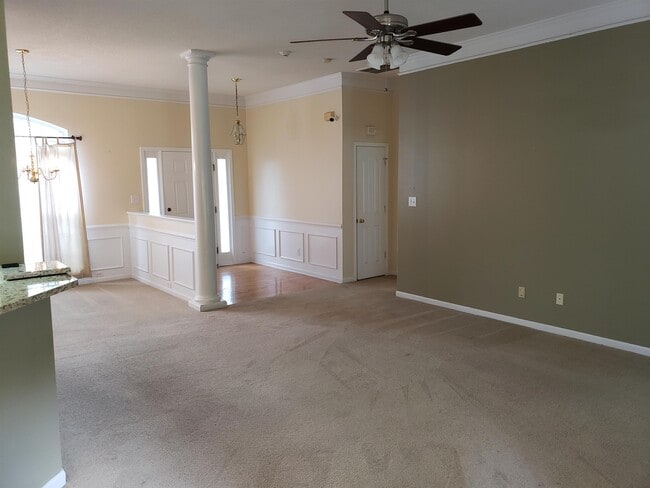 Building Photo - 12013 Evergreen Hollow Dr