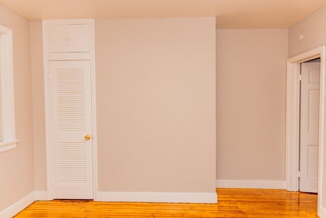 Building Photo - 1017 W Leigh St