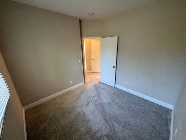 Building Photo - 2500 Babson Dr
