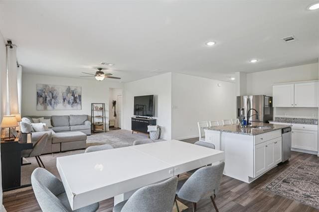 Building Photo - 770 Yorkshire Dr