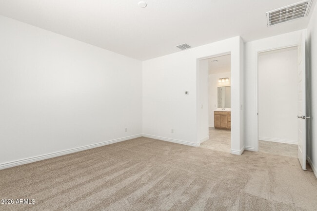 Building Photo - 10162 W Amelia Ave